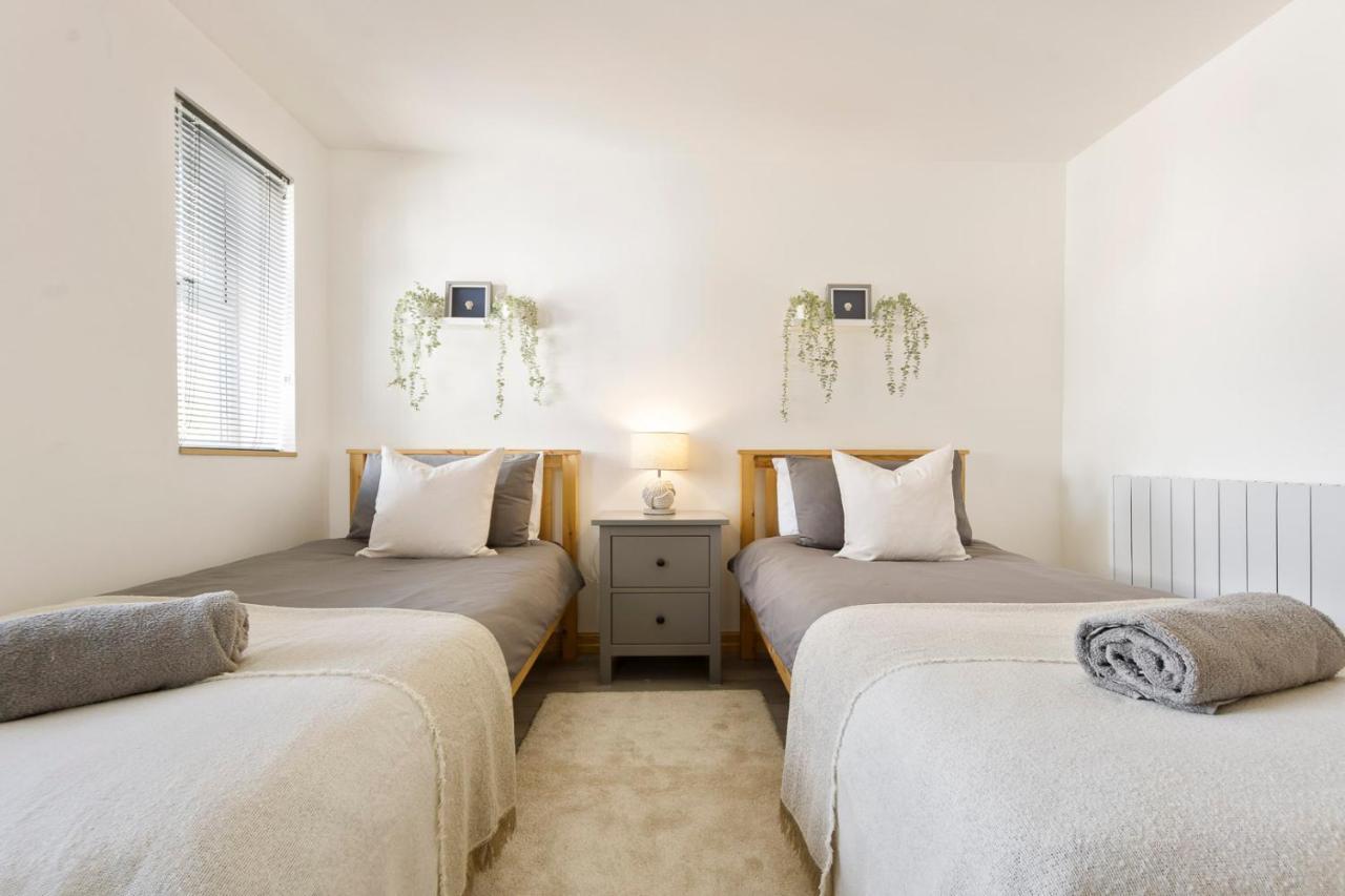 Spacious, Newly Renovated, Three Bedroom Town Centre Duplex Apartment With Free Parking, Sleeps Seven - Walking Distance To Beach Bournemouth Exterior foto