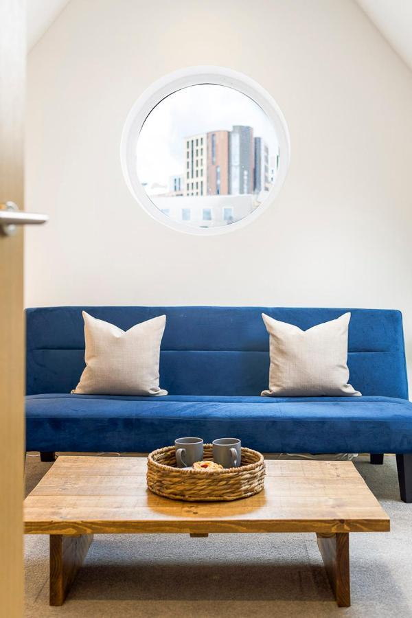 Spacious, Newly Renovated, Three Bedroom Town Centre Duplex Apartment With Free Parking, Sleeps Seven - Walking Distance To Beach Bournemouth Exterior foto
