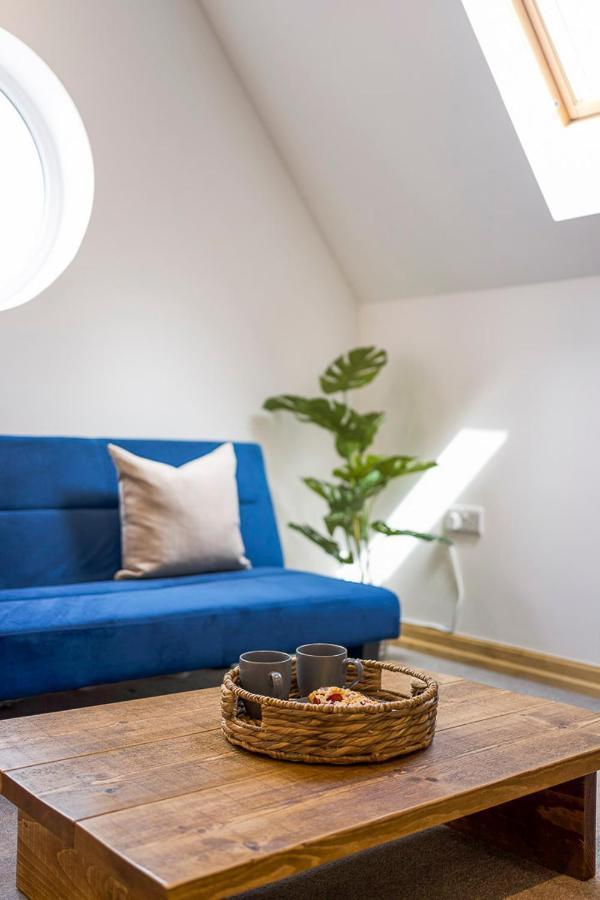 Spacious, Newly Renovated, Three Bedroom Town Centre Duplex Apartment With Free Parking, Sleeps Seven - Walking Distance To Beach Bournemouth Exterior foto